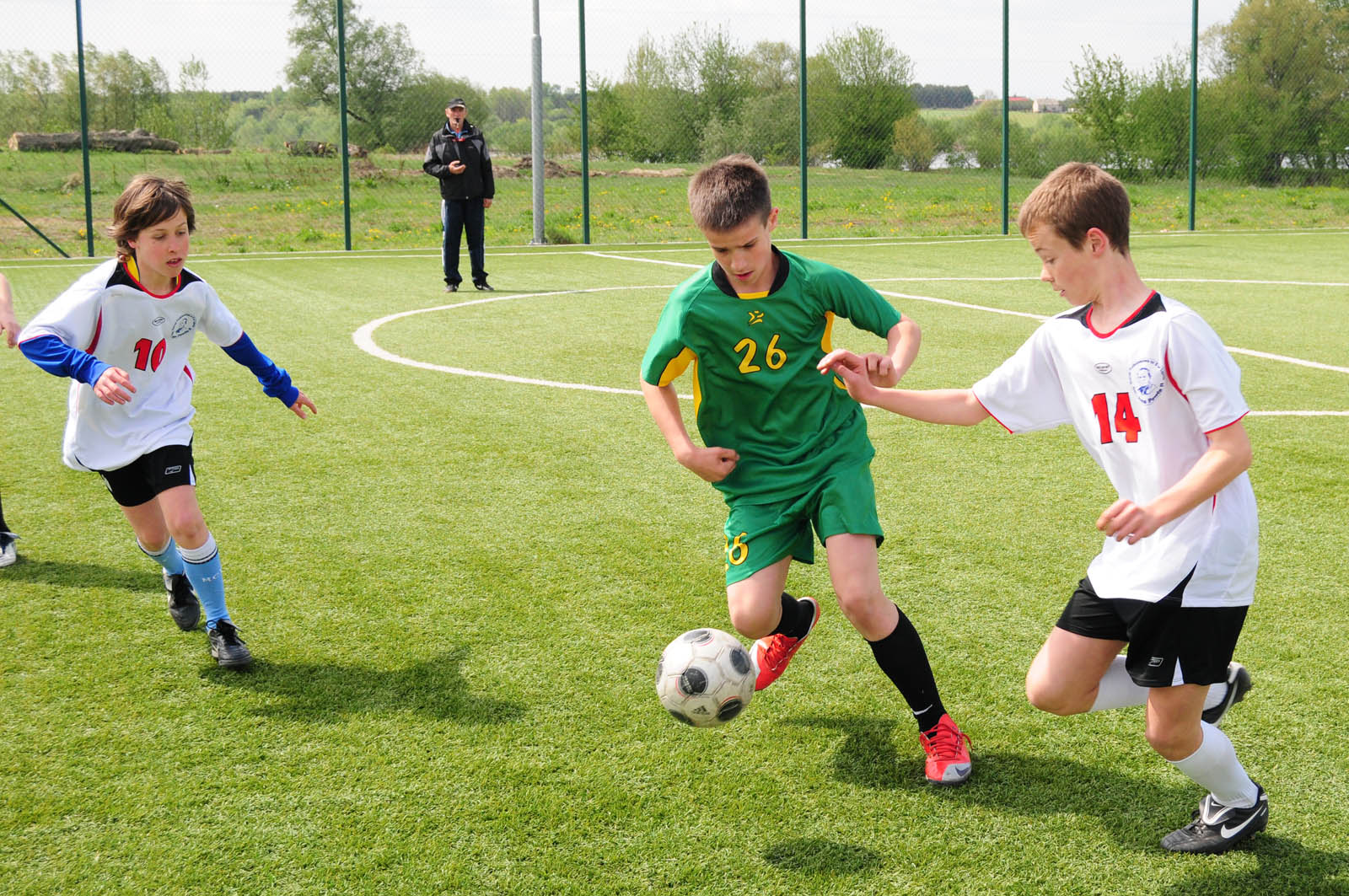 Piłkarskie zmagania chłopców.