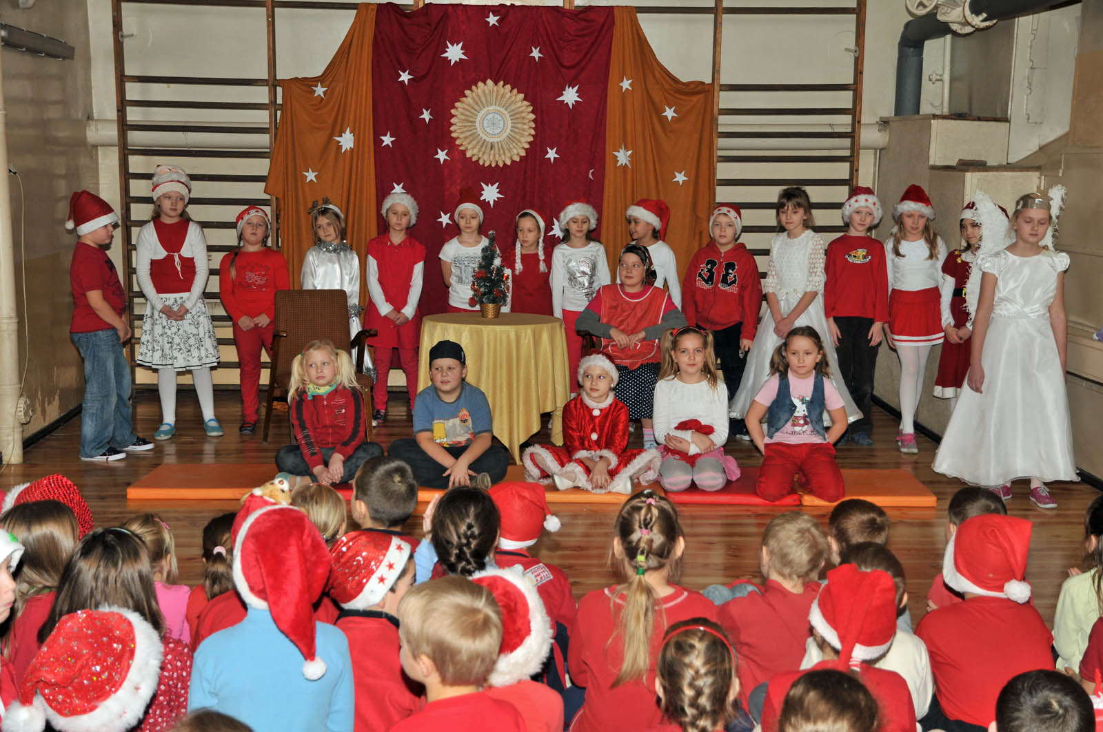 Przedstawienie Mikołajkowe.