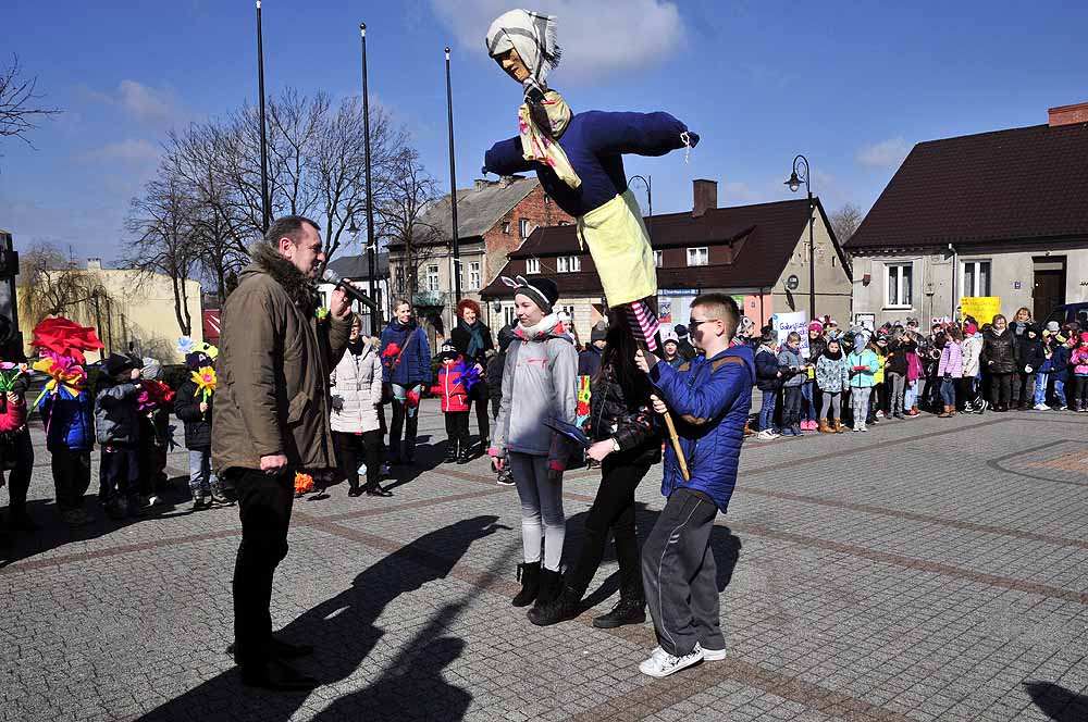 Uprzykrzoną zimową Marzannę zastąpiła Wielkanocna Pisanka.